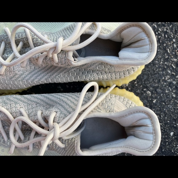 Yeezy 350 V2 | GUC | Size 9.5 | 779001 | No Box - Picture 7 of 12